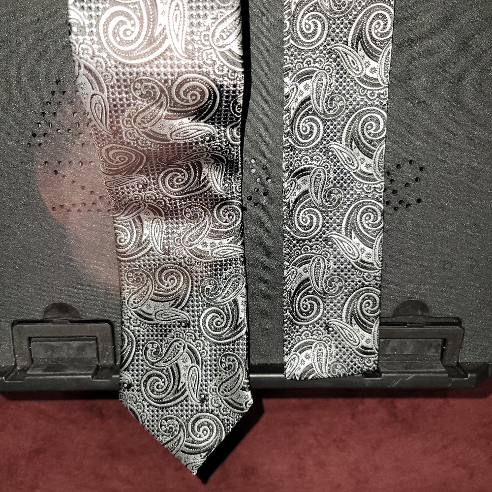 Tie - Picture 5 of 5